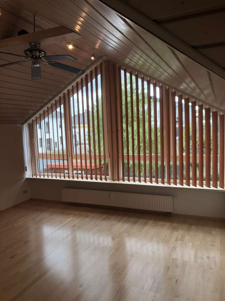 Immobilie in Sulzfeld - Attraktive Doppelhaushälfte mit zwei Wohneinheiten – in ruhiger Lage / ideale als Eigen-/Teilnutzung - Bild 1