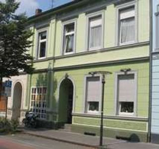 Frisch renovierte, moderne Wohnung in hellem Design