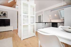 Erstbezug nach Kernsanierung: Hochwertige 3-Zimmer-Dachgeschoss-Maisonette 