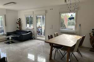 Möbliertes modernes 6,5-Zimmer Haus mit hellem Wohnzimmer , tolle Terrasse und Einbauküche – 71229 Leonberg – Vorschaubild 8