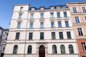 Exklusive 2-Zimmer-Altbauwohnung mit Balkon in der Südvorstadt – Die vollständige Adresse der Immobilie erhältst du vom Anbieter., 4275 Südvorstadt, Leipzig – Vorschaubild 1