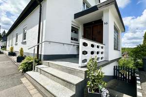 Familienfreundliche Doppelhaushälfte mit Wohlfühlgarten, Terrasse und Teich – Die vollständige Adresse der Immobilie erhältst du vom Anbieter., 57078 Geisweid, Siegen – Vorschaubild 3