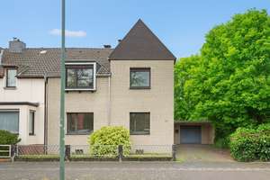 Düsseldorf-Lohausen - Großzügige Doppelhaushälfte mit großem Grundstück