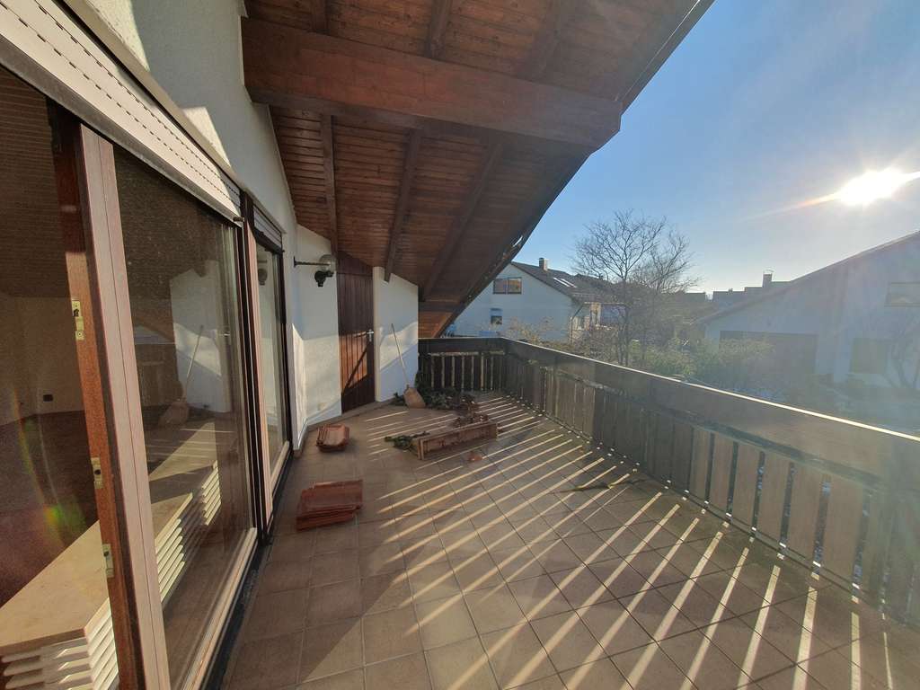 Immobilie in Neckartenzlingen - Helle 4,5 Zimmer DG Wohnung mit großer Wohnküche in 2-Familienhaus - Bild 4