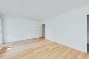 Einziehen & Wohlfühlen: Helle, frisch sanierte 2-Zi.-Wohnung mit Tiefgaragenstellplatz! – 80997 Allach, München – Vorschaubild 1