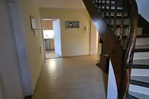 Geräumiges, günstiges und gepflegtes 6-Raum-Einfamilienhaus in Gaukönigshofen – Zehnthofstraße 8, 97253 Würzburg (Kreis) – Vorschaubild 6