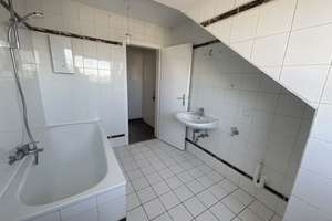 Frisch renovierte Dachgeschosswohnung! – Stephanstr. 1, 40599 Reisholz, Düsseldorf – Vorschaubild 6