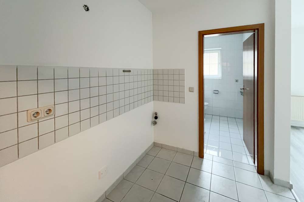 Immobilie in Herbsleben - Renovierte & bezugsbereite Eigentumswohnung mit Balkon & Stellplatz - Bild 3
