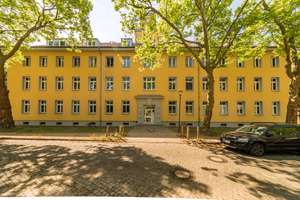 Lichtdurchflutete 2-Zimmer-Wohnung mit Parkett, Balkon, EBK und TG in Top-Lage – Die vollständige Adresse der Immobilie erhältst du vom Anbieter., 14469 Bornstedt, Potsdam – Vorschaubild 2