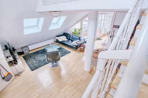 Coming Soon: City Life pur! Zauberhafte Galeriewohnung mit sonniger Dachterrasse im Herzen Münchens