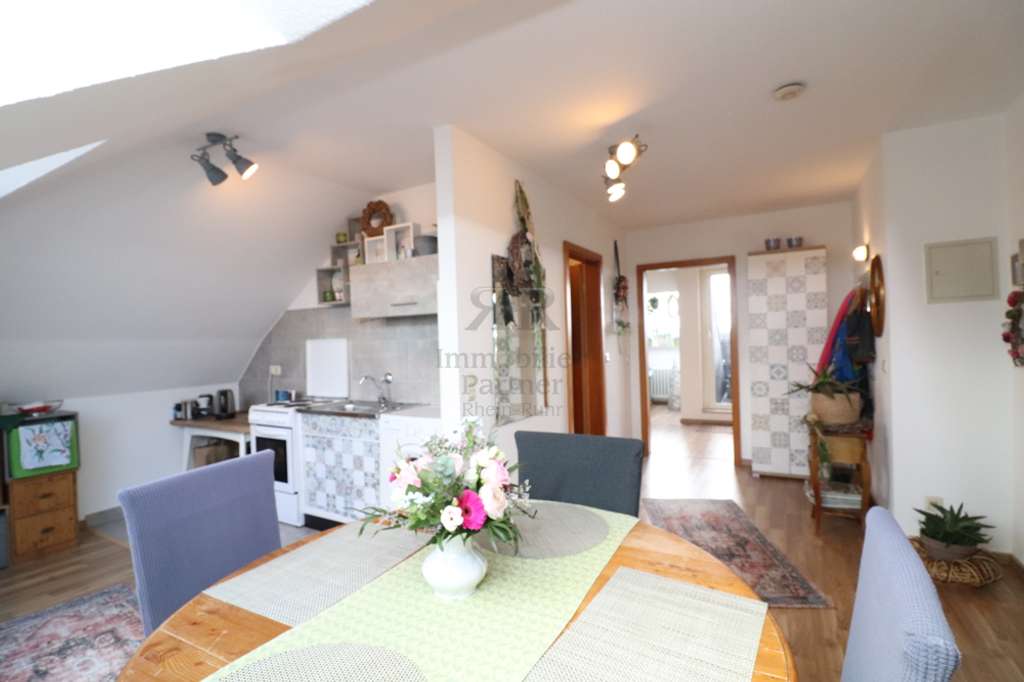 Immobilie in Dinslaken - Raumwunder! Schöne, gepflegte und schnuckelige Dachgeschosswohnung mit Weitblick über Dinslaken! - Bild 0