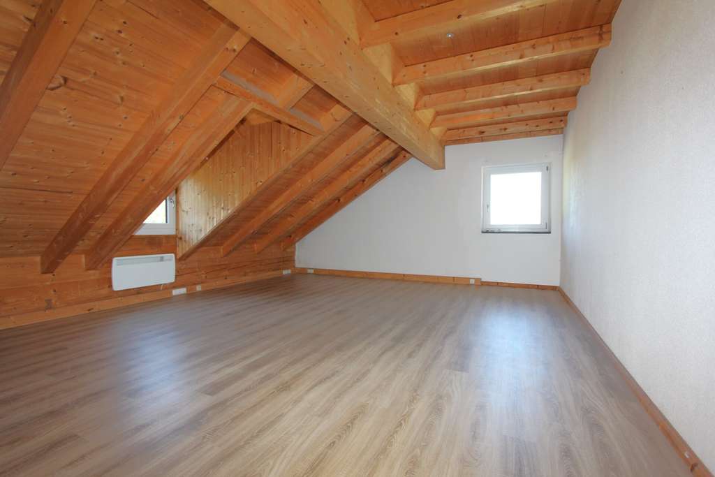 Immobilie in Sindelsdorf - Lichtdurchflutete 3-Zi.-mit Option auf 4-Zi.-DG - Whg. sofort beziehbar! - Bild 0