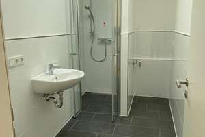 3.3 - Dachgeschoss-Wohnung mit EBK und 40 qm Terrasse in Rudow – Stubenrauchstraße 103, 12357 Rudow, Berlin – Vorschaubild 4