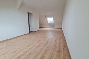 2021 teilsanierte und gut geschnittene DG-Wohnung! Jetzt Chance ergreifen!