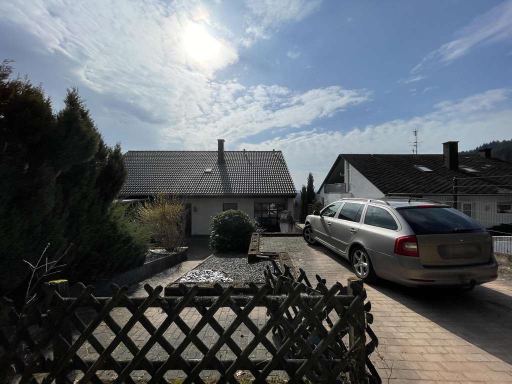 Immobilie in Föhren - Wohnhaus mit Einliegerwohnung und schönem Fernblick in Ortsrandlage von Föhren - Bild 3