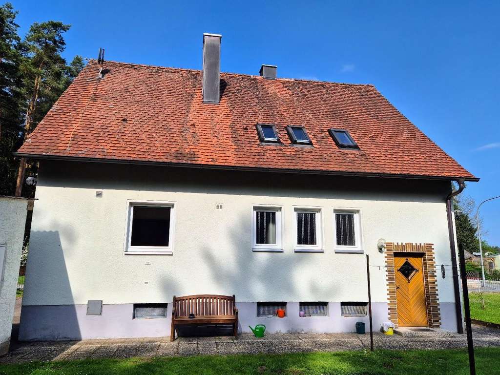 Immobilie in Weiherhammer - Natur pur & Renditechance: Gepflegtes Zweifamilienhaus am Waldrand – Provisionsfrei!  - Bild 1