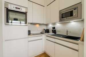 All-Inclusive Miete! Möblierte 2-Zimmerwohnung mit Balkon & Traumblick am Potsdamer Platz – Gabriele-Tergit-Promenade 21, 10963 Berlin – Vorschaubild 8