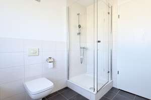 Lichtdurchflutete 4-Zimmer-Wohnung mit sonnigem Balkon und großzügiger Einbauküche – Anna-Beyer-Straße 21, 60435 Nordend-West, Frankfurt am Main – Vorschaubild 3