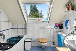 Charmante 4-Zimmer-Dachgeschosswohnung mit Cabrio-Fenstern und Homeoffice-Potenzial in Solingen – Die vollständige Adresse der Immobilie erhältst du vom Anbieter., 42699 Ohligs/Aufderhöhe/Merscheid, Solingen – Vorschaubild 8