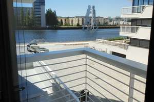 2 ZIMMER Luxus Wohnung - EBK - Wasserblick - Balkone- 1600€ Warm - 1-3 Years contract – Stralauer allee 14, 10245 Friedrichshain, Berlin – Vorschaubild 7