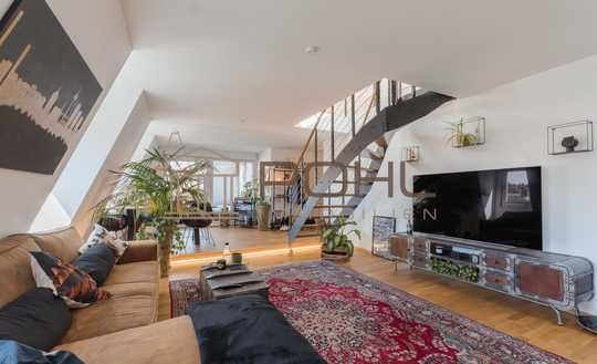 Penthouse-Flair in Neckarau-Maisonette mit Dachterrasse & Stil