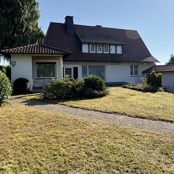 Zweifamilienhaus in Hiddesen!