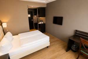 Modern möbliertes City-Apartment mit hochwertigem Bad in zentraler Lage in Karlsruhe – Kriegstr. 51, 76133 Innenstadt-West, Karlsruhe – Vorschaubild 3