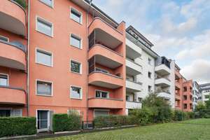 Helle Erdgeschosswohnung mit Balkon, Top-Lage und Garage!