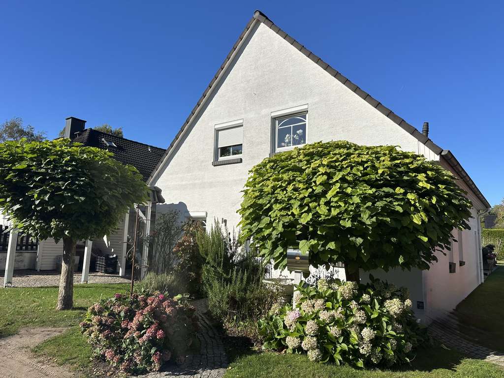 Immobilie in Worpswede - Attraktives Einfamilienhaus mit liebevoll gestaltetem Garten in ruhiger Wohnlage - Worpswede - Bild 1