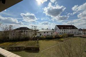 Freie 2-Zimmer-ETW mit großem Südwestbalkon, Aufzug und TG-Stellplatz im Kaufpreis enth – Im Stöckig 65, 90765 Ronhof, Kronach, Fürth – Vorschaubild 2