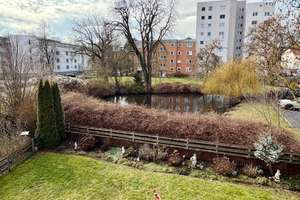 Blick zur Beke 3-Zimmer-Wohnung mit großem Balkon in Hildesheim – Winkelstraße 1a, 31137 Himmelsthür, Hildesheim – Vorschaubild 2