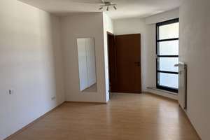 Modernisierte 2‑Zimmer‑Wohnung mit 2 Balkonen in Krefeld-Zentrum – 74 m², neue Bäder, Küche & Möbel  – Fabrikstraße 19, 47798 Stadtmitte, Krefeld – Vorschaubild 3