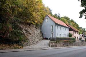 Saniertes 5-Zimmer-Einfamilienhaus mit gehobener Innenausstattung und EBK in Nittendorf – Nürnbergerstraße 8, 93152 Nittendorf – Vorschaubild 1