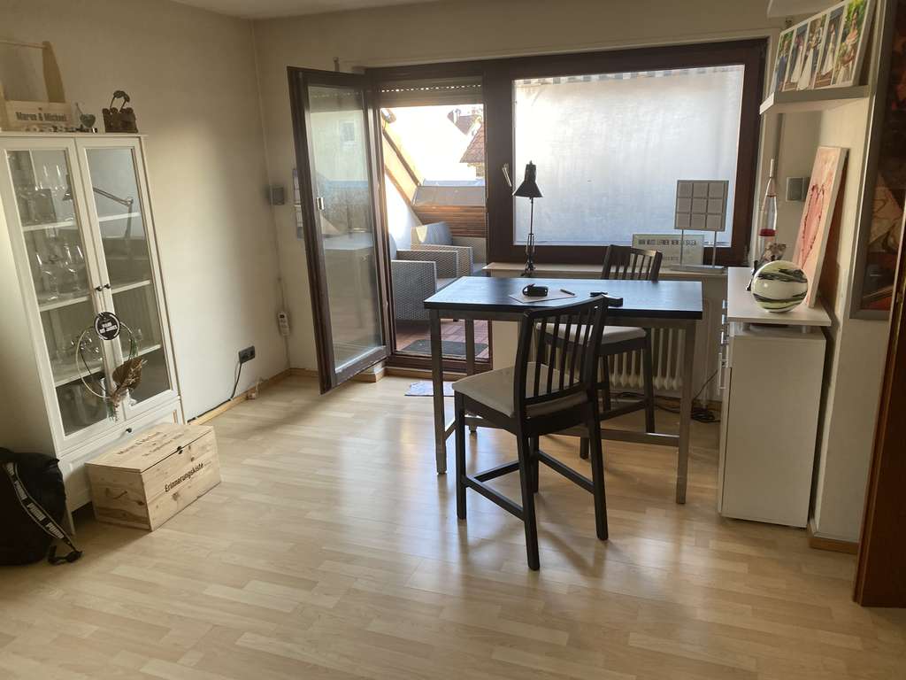 Immobilie in Hirschberg an der Bergstraße - Leutershausen, Feldrandlage. 3 Zimmer, Küche, Bad, Dachbalkon plus extra Gäste WC. Povisionsfrei - Bild 2