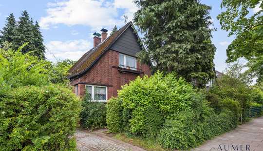 Bild von Sanierungsbedürftiges Einfamilienhaus mit Wintergarten, Sauna und großem Garten