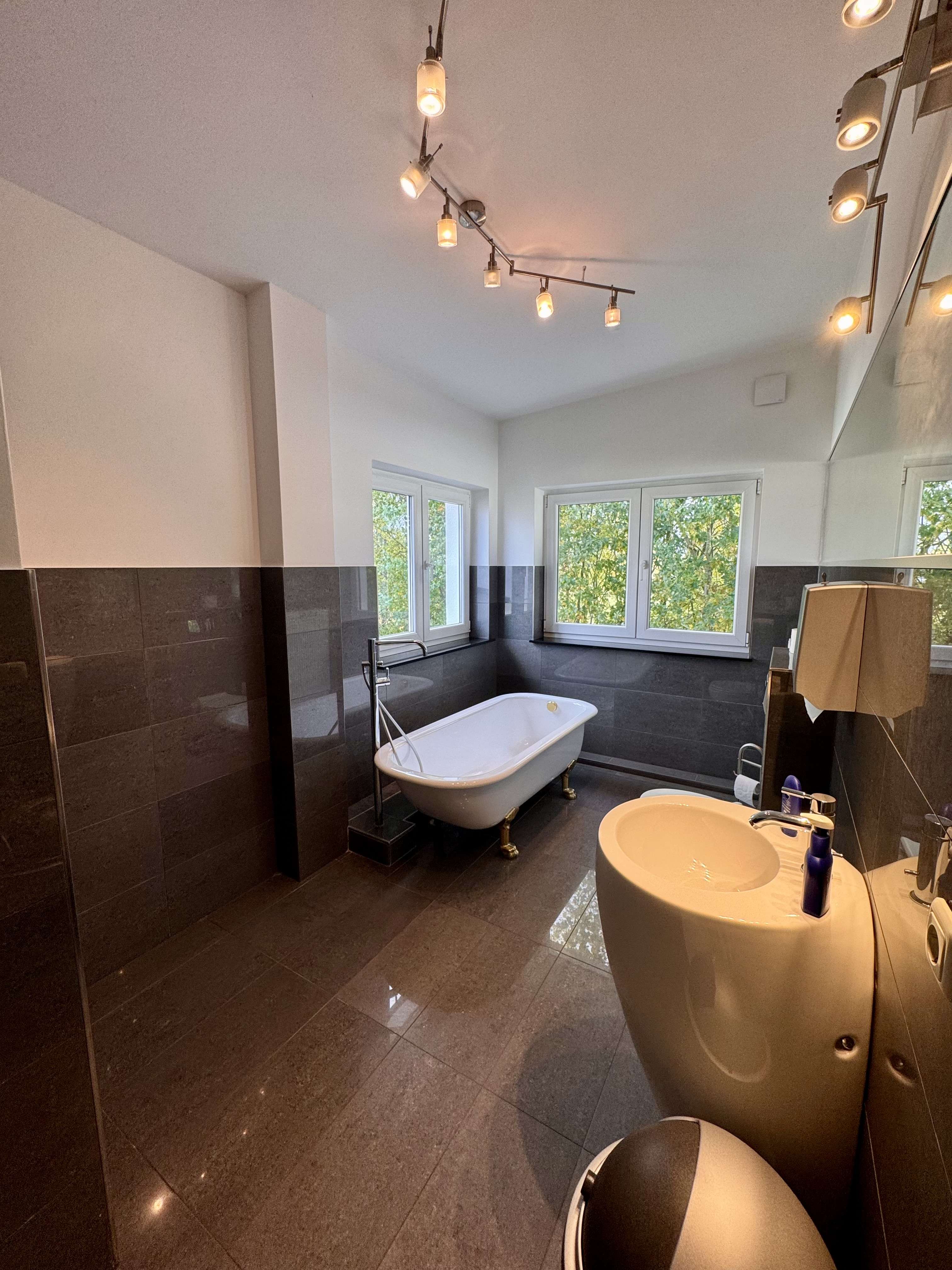 Immobilie in Oststeinbek - Attraktives Renditeobjekt: Bürohaus mit Indexmietvertrag und Top-Mieterbonität - Bild 1