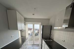 Helle, modernisierte 4-Zimmer-Dachgeschosswohnung mit Balkon und Weitblick