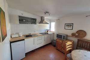 Möblierte und ruhige 2-Zimmer Dachgeschosswohnung im Bessungen – Steinackerstraße 13, 64285 Mitte, Darmstadt – Vorschaubild 2