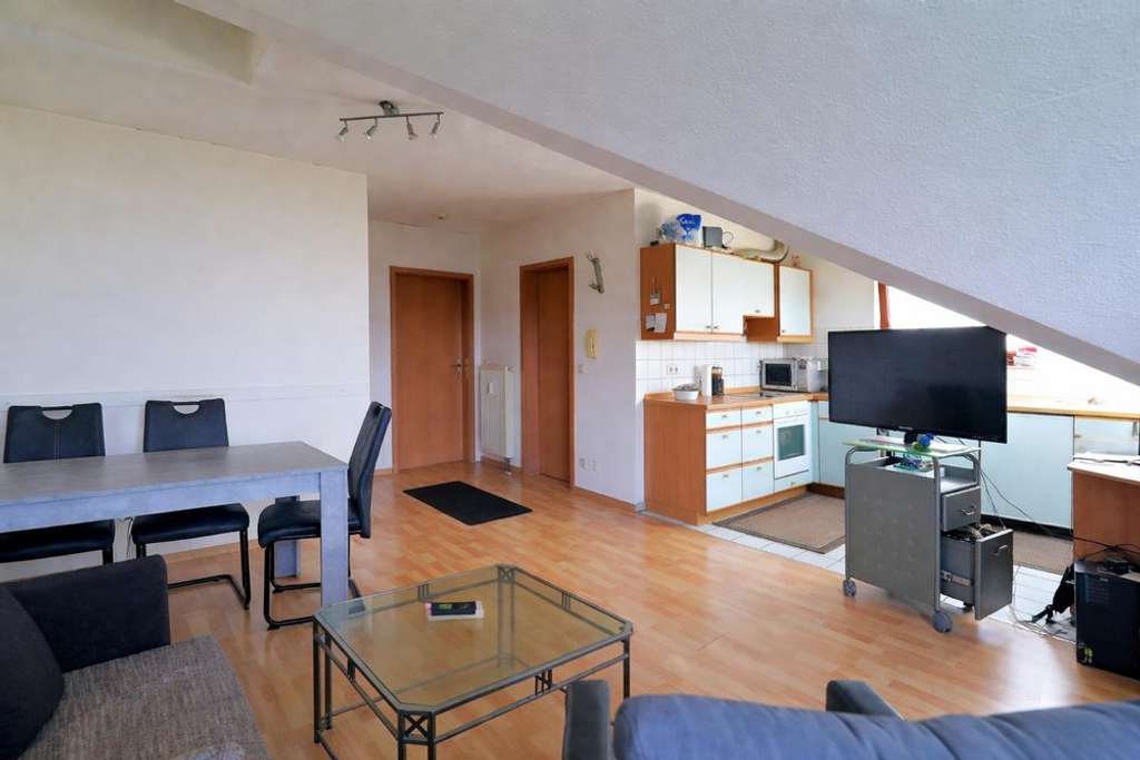 Immobilie in Bad Rappenau - Ruhig gelegene 2-Zimmer-Dachwohnung mit zwei Balkonen in Bad Rappenau! - Bild 1