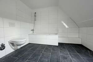 Nette Nachbarn inklusive - moderne 5-Zimmer-Dachgeschosswohnung in Braunschweig-Ölper! – Celler Heerstraße 37, 38114 Lehndorf-Watenbüttel, Braunschweig – Vorschaubild 2