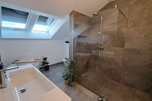 Exklusive Dachgeschosswohnung mit Balkon, Kaminofen und Wohlfühlambiente – Die vollständige Adresse der Immobilie erhältst du vom Anbieter., 63739 Stadtmitte, Aschaffenburg – Vorschaubild 6