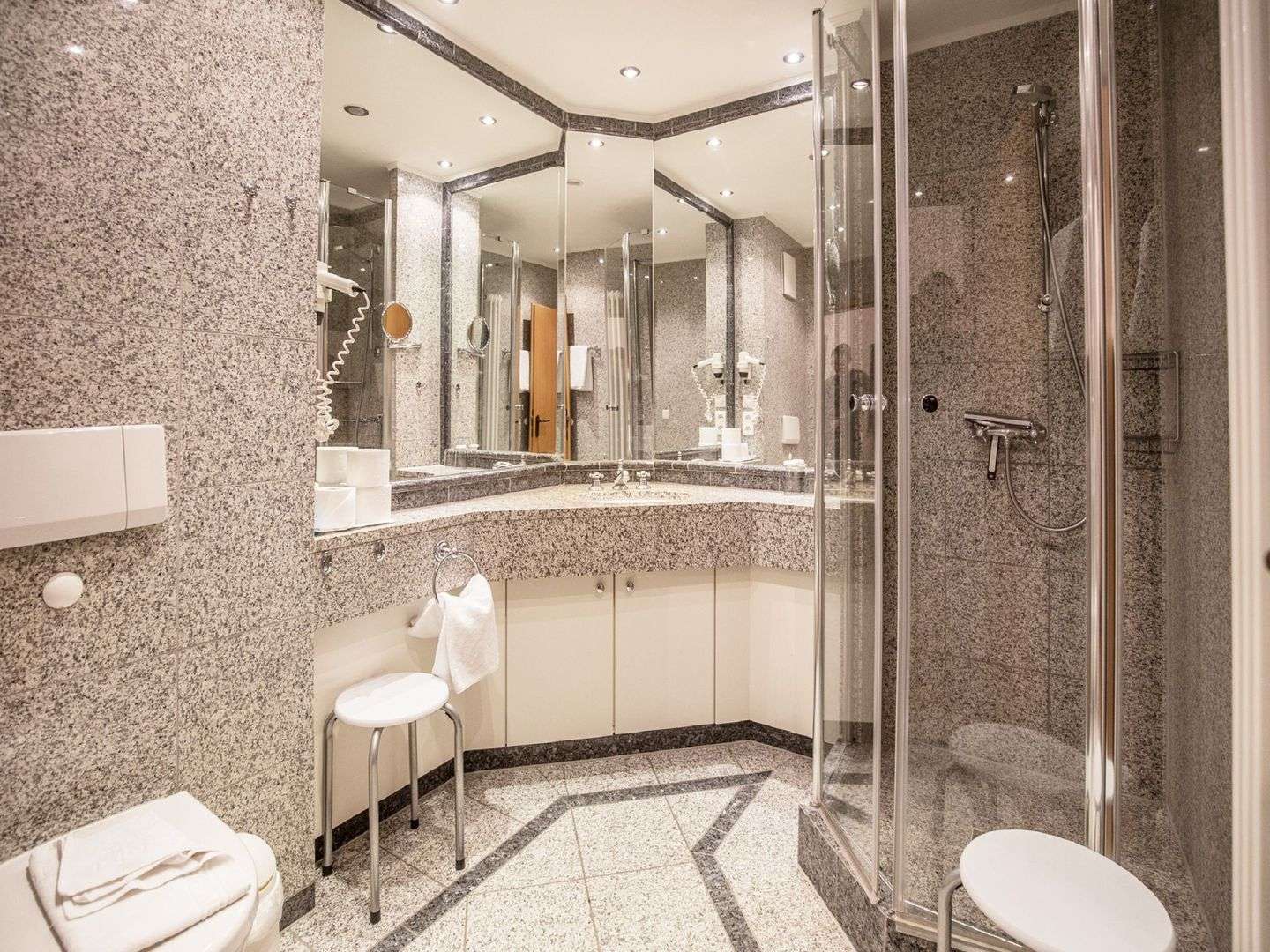 Immobilie in Binz - 2-Raum Komfort Apartment mit Südwestbalkon – sonnig, strandnah, erstklassige Lage
 - Bild 1