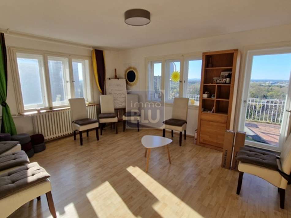 Zimmer mit Balkonzugang