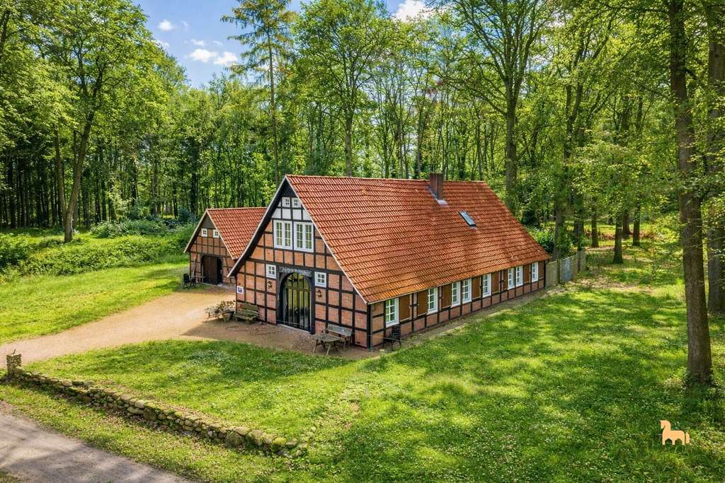 Immobilie in Berge - Außergewöhnliches Anwesen mit über 3 ha Grundbesitz - Bild 3