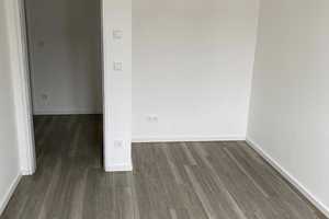 Kernsanierte 3-Zimmer-Wohnung mit Küche, Gäste-WC Duschbad und Balkon – Siebengebirgsallee 57, 50939 Köln – Vorschaubild 5