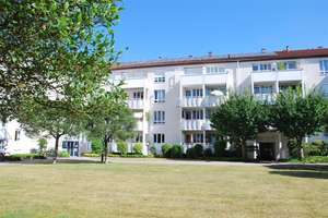 Provisionsfrei: Helle 3-Zimmer Dachgeschosswohnung mit großem Balkon in Bogenhausen