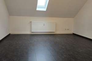 WG-geeignete helle 3-Zimmer-Dachgeschoss-Wohnung, Einbauküche – Augustastraße 41-43, 47198 Alt-Homberg, Duisburg – Vorschaubild 3