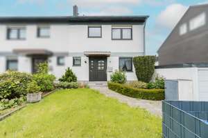 Familienglück auf drei Ebenen – Großzügige Doppelhaushälfte mit Kamin, Wintergarten und Traumgarten – Die vollständige Adresse der Immobilie erhältst du vom Anbieter., 44267 Benninghofen, Dortmund – Vorschaubild 2