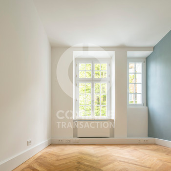 Traumaltbau mit Blick auf die Isar. combine Transaction
