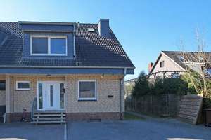 Solide und charmante Doppelhaushälfte in gepflegtem Wohnumfeld – Die vollständige Adresse der Immobilie erhältst du vom Anbieter., 24635 Daldorf – Vorschaubild 3